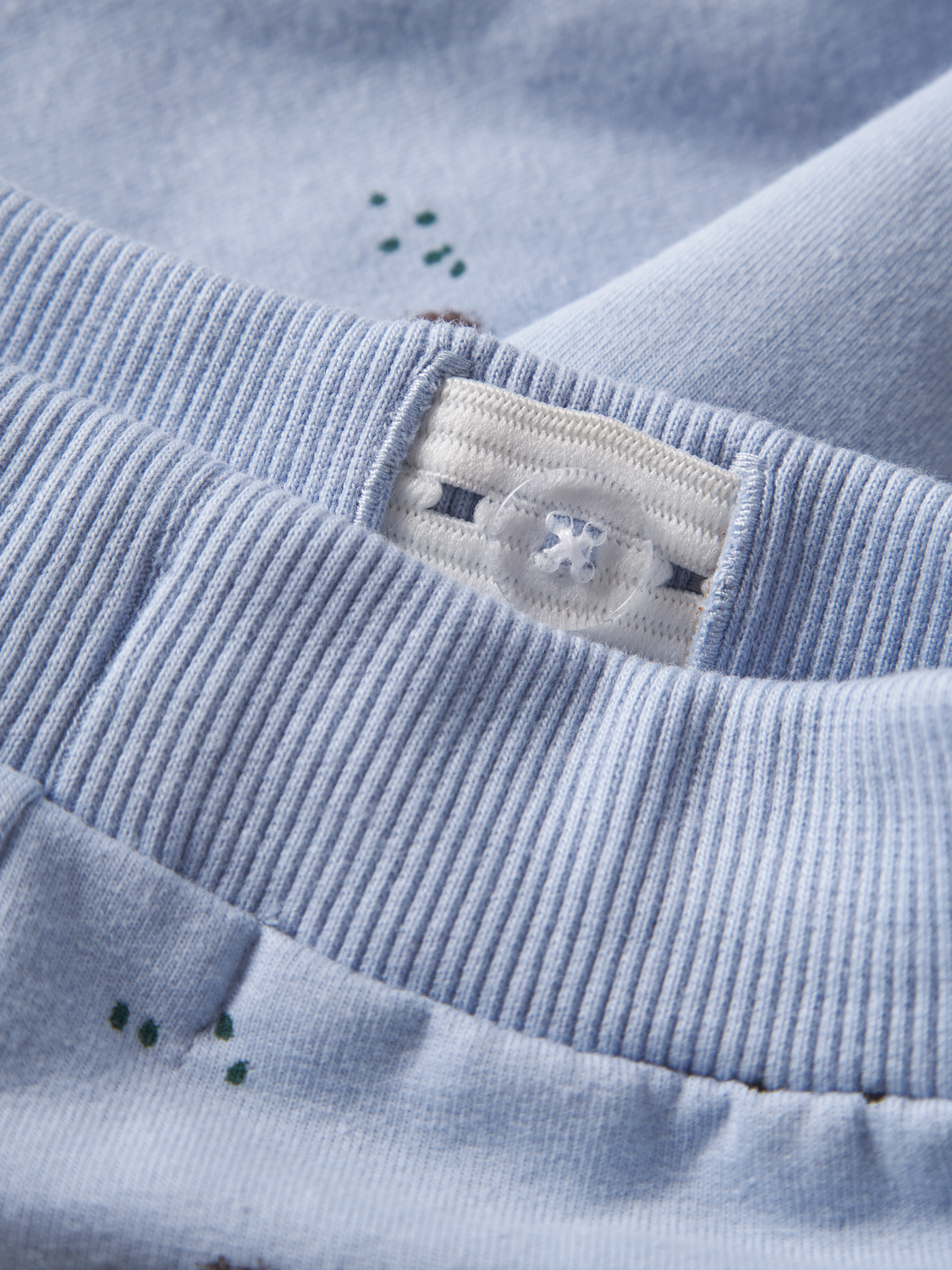 model_shot-front_full